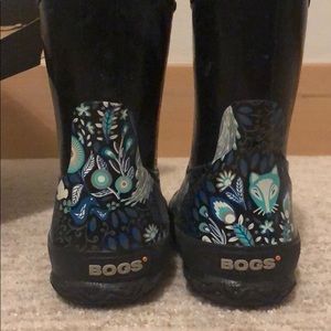 Bogs rain boots black with woodland animals EUC